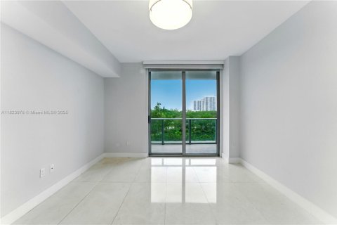 Condo in North Miami Beach, Florida, 3 bedrooms  № 1818144 - photo 7