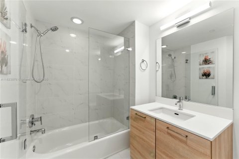Condo in North Miami Beach, Florida, 3 bedrooms  № 1818144 - photo 17