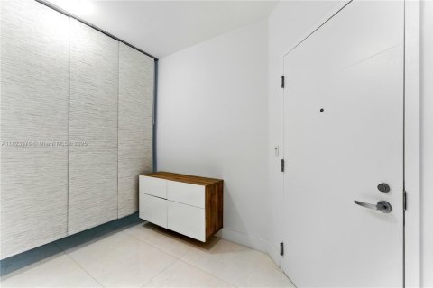 Condo in North Miami Beach, Florida, 3 bedrooms  № 1818144 - photo 2