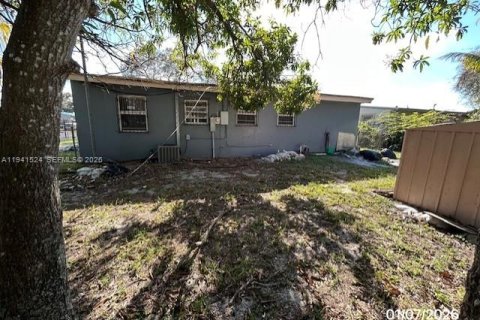 Casa en venta en Fort Lauderdale, Florida, 3 dormitorios, 98.29 m2 № 1998875 - foto 2