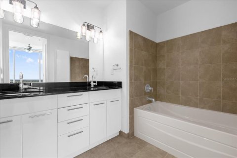 Condo in Orlando, Florida, 2 bedrooms  № 1675364 - photo 16