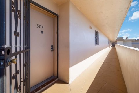 Купить кондоминиум в Майами, Флорида 2 спальни, 103.12м2, № 2174407 - фото 2