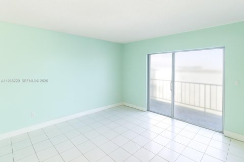 Купить кондоминиум в Майами, Флорида 2 спальни, 103.12м2, № 2174407 - фото 3