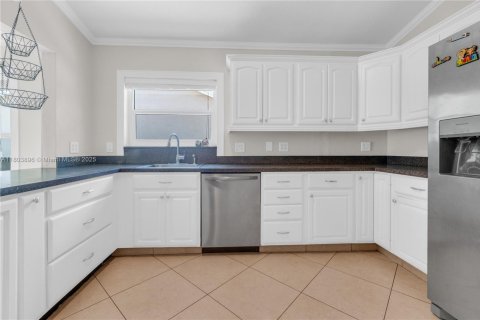 House in Cooper City, Florida 3 bedrooms, 110.18 sq.m. № 1689093 - photo 28