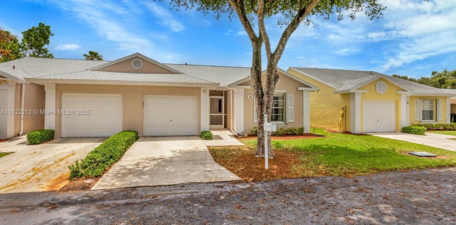 House in Homestead, Florida 2 bedrooms, 108.79 sq.m. № 1788497