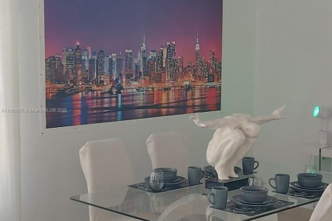 Condo in Miami Beach, Florida, 1 bedroom  № 1977309 - photo 11