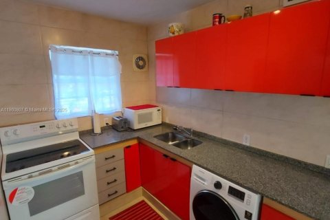 Condo in Miami Beach, Florida, 1 bedroom  № 1977309 - photo 18