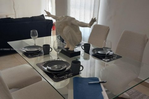 Condo in Miami Beach, Florida, 1 bedroom  № 1977309 - photo 14