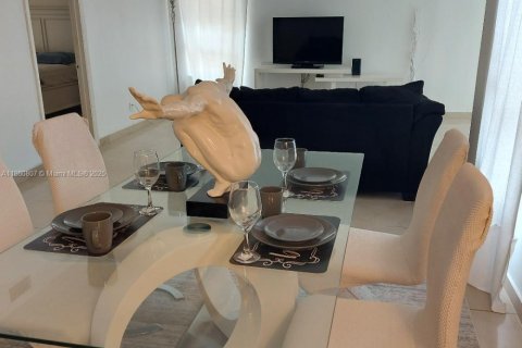 Condo in Miami Beach, Florida, 1 bedroom  № 1977309 - photo 12