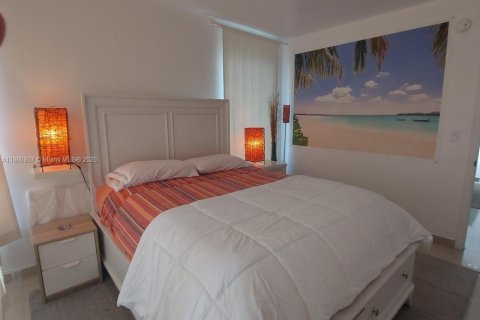 Condo in Miami Beach, Florida, 1 bedroom  № 1977309 - photo 3