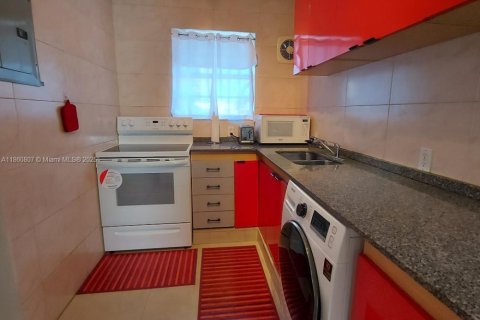 Condo in Miami Beach, Florida, 1 bedroom  № 1977309 - photo 19