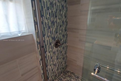 Condo in Miami Beach, Florida, 1 bedroom  № 1977309 - photo 7