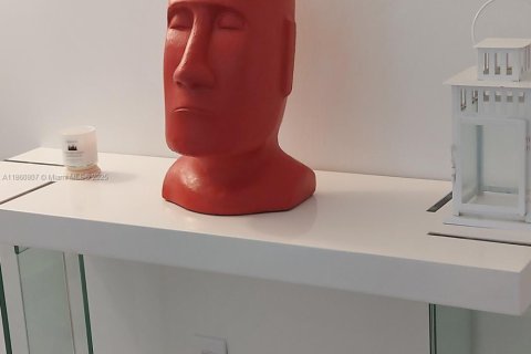 Condo in Miami Beach, Florida, 1 bedroom  № 1977309 - photo 16