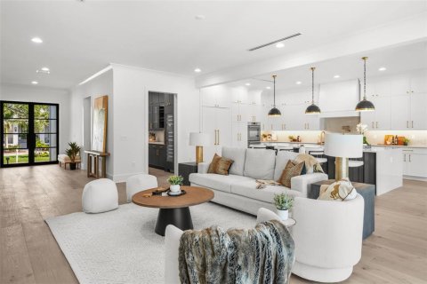 Casa en alquiler en Tampa, Florida, 5 dormitorios, 522.2 m2 № 1912805 - foto 7