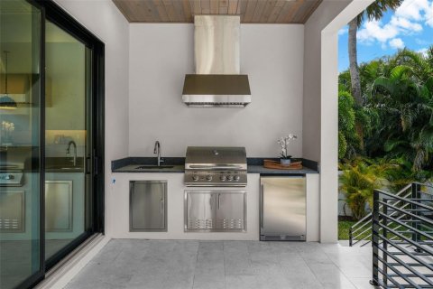 Casa en alquiler en Tampa, Florida, 5 dormitorios, 522.2 m2 № 1912805 - foto 16