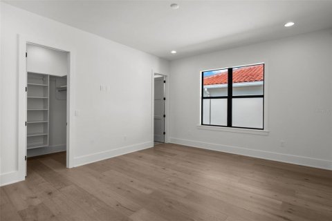 Casa en alquiler en Tampa, Florida, 5 dormitorios, 522.2 m2 № 1912805 - foto 28