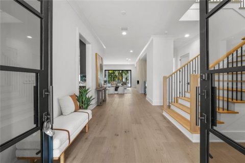 Casa en alquiler en Tampa, Florida, 5 dormitorios, 522.2 m2 № 1912805 - foto 2