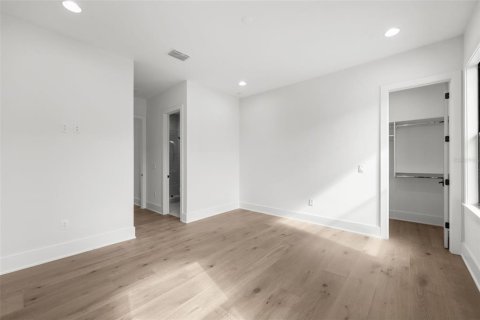 Casa en alquiler en Tampa, Florida, 5 dormitorios, 522.2 m2 № 1912805 - foto 24