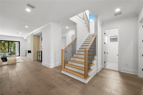 Casa en alquiler en Tampa, Florida, 5 dormitorios, 522.2 m2 № 1912805 - foto 3