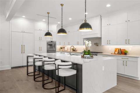 Casa en alquiler en Tampa, Florida, 5 dormitorios, 522.2 m2 № 1912805 - foto 8