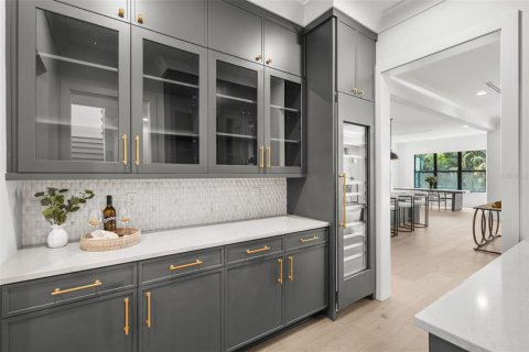 Casa en alquiler en Tampa, Florida, 5 dormitorios, 522.2 m2 № 1912805 - foto 12