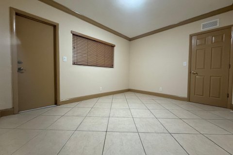 Condo in Fort Lauderdale, Florida, 2 bedrooms  № 2081781 - photo 10