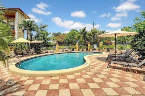 Condo in Fort Lauderdale, Florida, 2 bedrooms  № 2081781 - photo 19