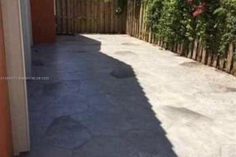 Villa ou maison à louer à Miami, Floride: 3 chambres, 151.52 m2 № 1874946 - photo 11