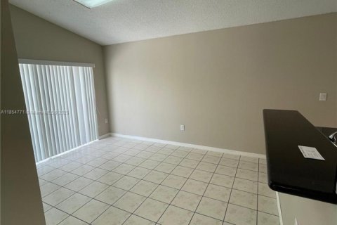 Villa ou maison à louer à Miami, Floride: 3 chambres, 151.52 m2 № 1874946 - photo 9