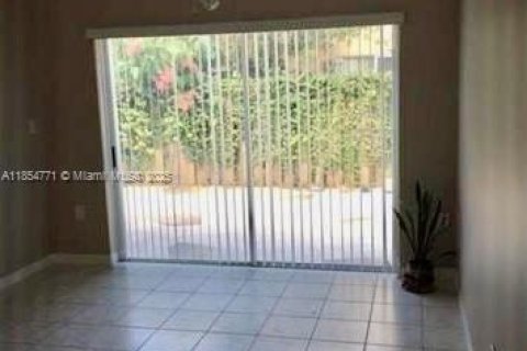 Villa ou maison à louer à Miami, Floride: 3 chambres, 151.52 m2 № 1874946 - photo 12