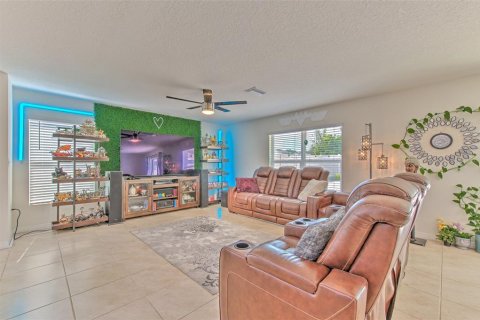 House in Riverview, Florida 4 bedrooms, 216.28 sq.m. № 2394023 - photo 20