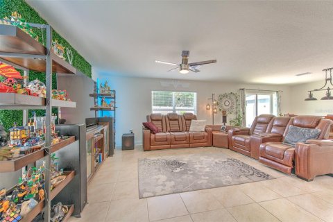 House in Riverview, Florida 4 bedrooms, 216.28 sq.m. № 2394023 - photo 16