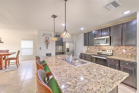 House in Riverview, Florida 4 bedrooms, 216.28 sq.m. № 2394023 - photo 15