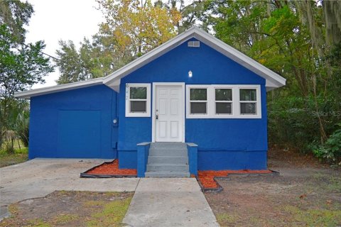 House in DeLand, Florida 4 bedrooms, 121.33 sq.m. № 1301302 - photo 1
