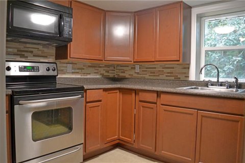House in DeLand, Florida 4 bedrooms, 121.33 sq.m. № 1301302 - photo 4