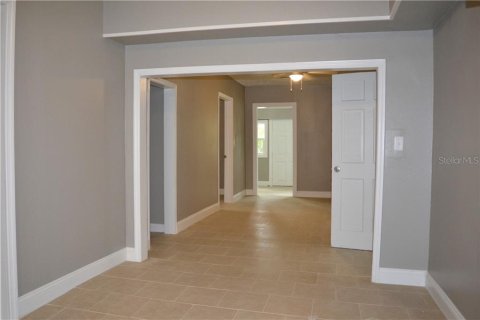 House in DeLand, Florida 4 bedrooms, 121.33 sq.m. № 1301302 - photo 18