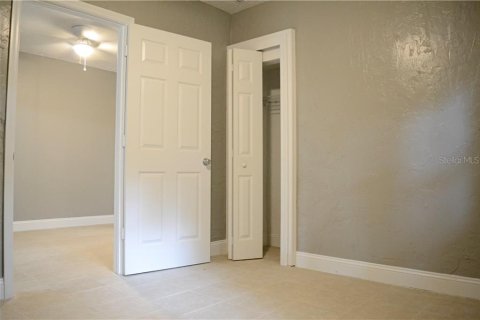 House in DeLand, Florida 4 bedrooms, 121.33 sq.m. № 1301302 - photo 11