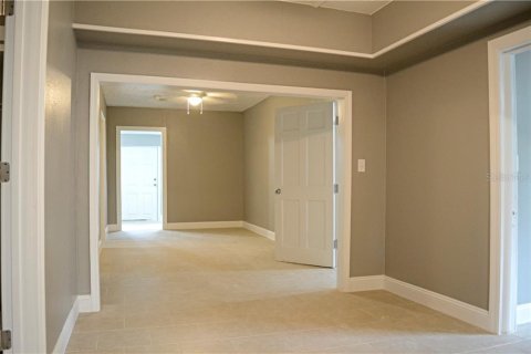 House in DeLand, Florida 4 bedrooms, 121.33 sq.m. № 1301302 - photo 5