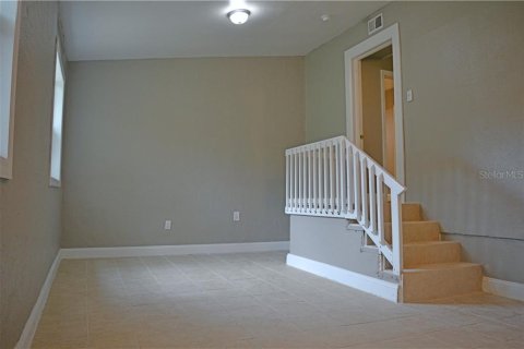 House in DeLand, Florida 4 bedrooms, 121.33 sq.m. № 1301302 - photo 12