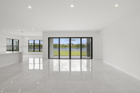 House in Palm Beach Gardens, Florida 5 bedrooms, 488.67 sq.m. № 2186140 - photo 13
