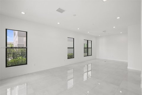 House in Palm Beach Gardens, Florida 5 bedrooms, 488.67 sq.m. № 2186140 - photo 30