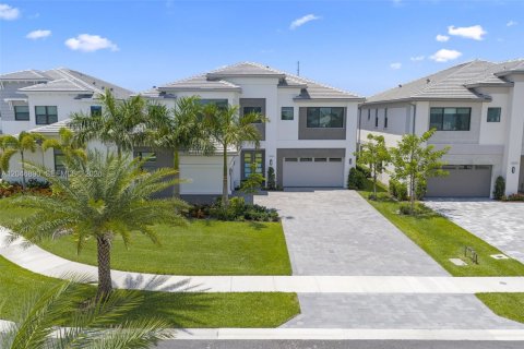 House in Palm Beach Gardens, Florida 5 bedrooms, 488.67 sq.m. № 2186140 - photo 2