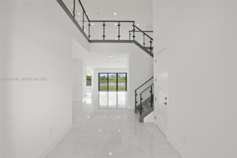House in Palm Beach Gardens, Florida 5 bedrooms, 488.67 sq.m. № 2186140 - photo 5