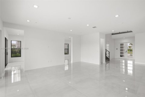 House in Palm Beach Gardens, Florida 5 bedrooms, 488.67 sq.m. № 2186140 - photo 16