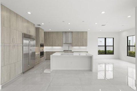 House in Palm Beach Gardens, Florida 5 bedrooms, 488.67 sq.m. № 2186140 - photo 17
