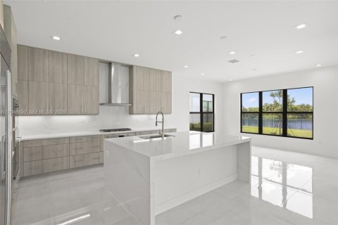 House in Palm Beach Gardens, Florida 5 bedrooms, 488.67 sq.m. № 2186140 - photo 19