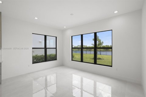 House in Palm Beach Gardens, Florida 5 bedrooms, 488.67 sq.m. № 2186140 - photo 28