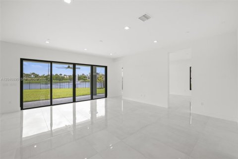 House in Palm Beach Gardens, Florida 5 bedrooms, 488.67 sq.m. № 2186140 - photo 12