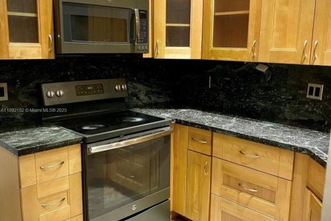 Condo in Doral, Florida, 3 bedrooms  № 1946206 - photo 6