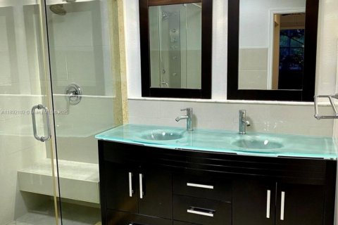 Condo in Doral, Florida, 3 bedrooms  № 1946206 - photo 8